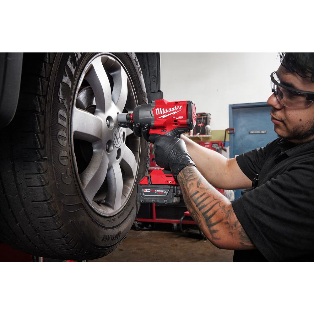 M18 FUEL™ 1/2" High Torque Impact wrench w/ Friction Ring Kit
